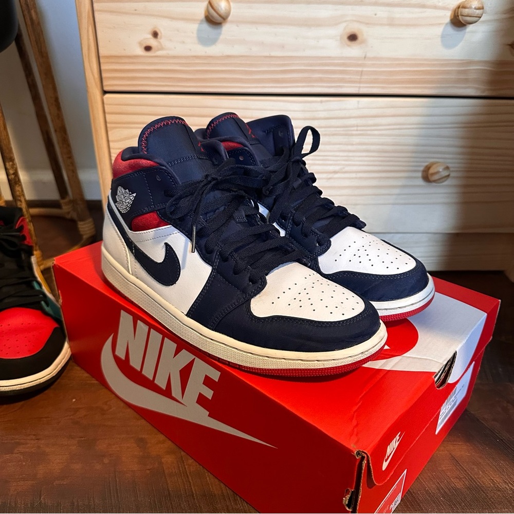 Air Jordan 1 Mid SE “Deep Royal Blue” Men Size 11